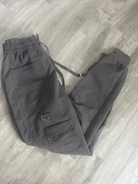 FIGS x STAR WARS Grogu Scrub Pants